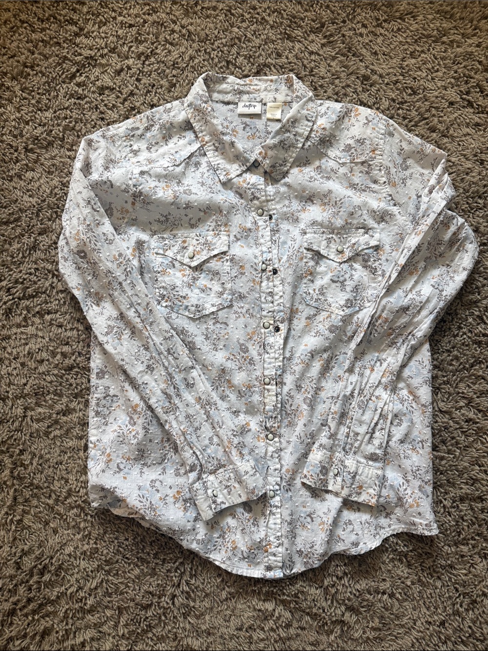 Daytrip White Floral Button-Down Shirt. Size L.
